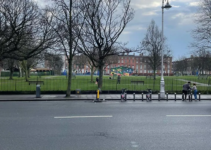 Superb Triple By The Spire - 3 *