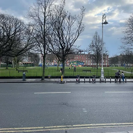 Superb Triple By The Spire - 3 *