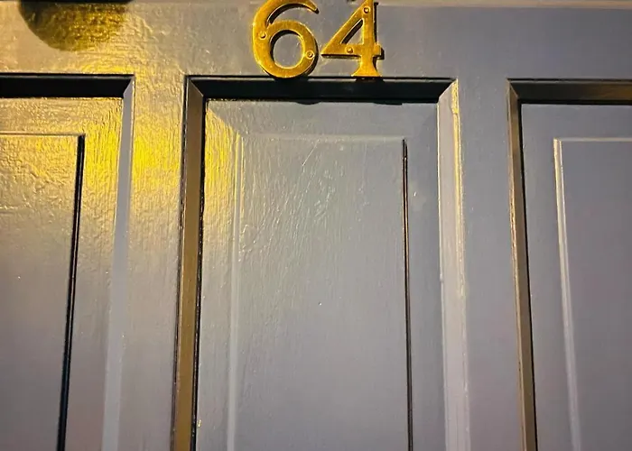 Superb Triple By The Spire - 3 *