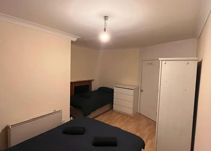 Superb Triple By The Spire - 3 ゲストハウス